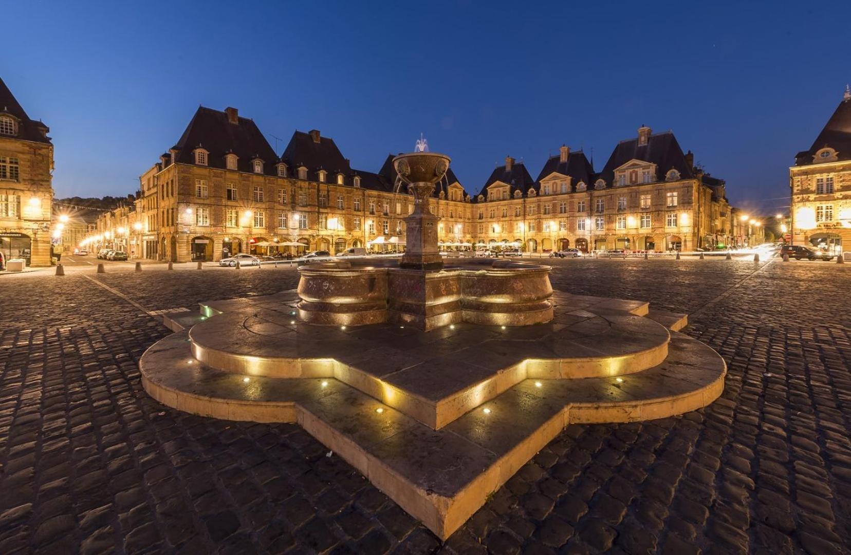 Budget Appart Avec Parking Au Centre-Ville Charleville-Mézières Esterno foto